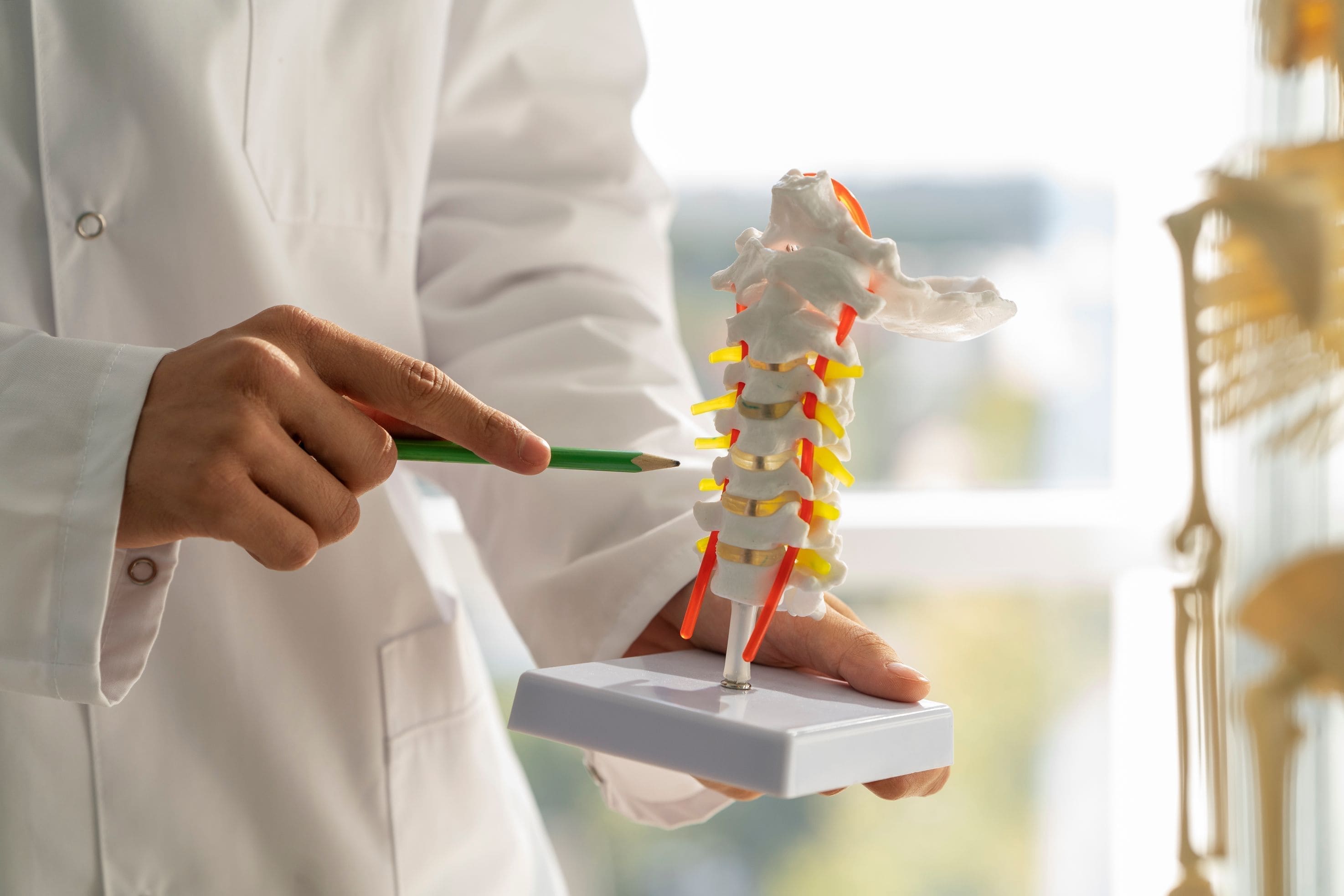 traumatologo-y-ortopedista-en-consultorio-de-especialidades-medicas-macuspana-tabasco.jpg